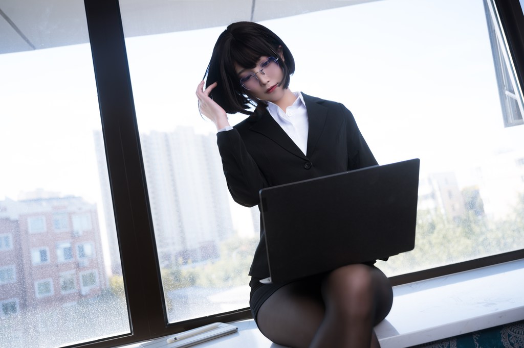 黑丝OL-8K-16p-次元社区次元社区